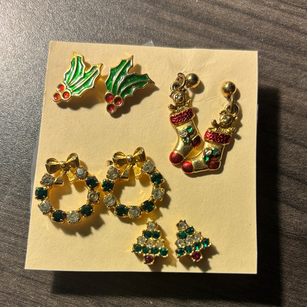 🎄🎅4 (Four) Sets of Festive Christmas pierced Earrings